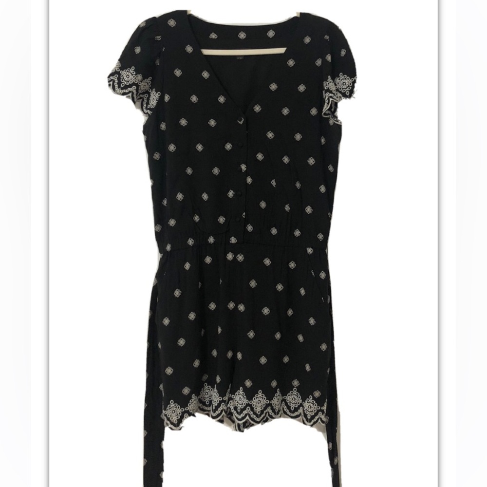LOFT Short Sleeve Black and White Romper with Belt, Size M